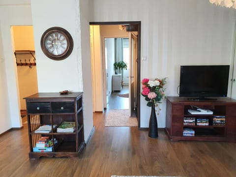 Communal lounge/ TV room, TV and multimedia, Living room