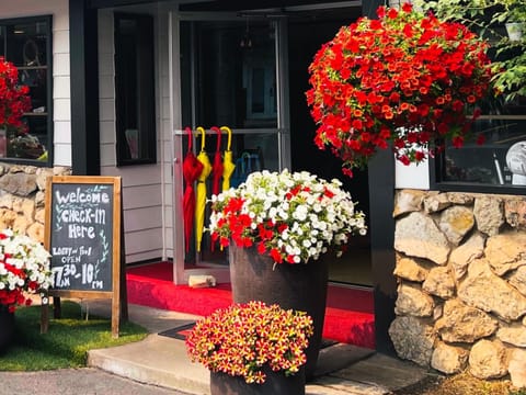 Bavarian Inn, Black Hills Motel in Custer