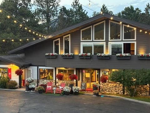 Bavarian Inn, Black Hills Motel in Custer