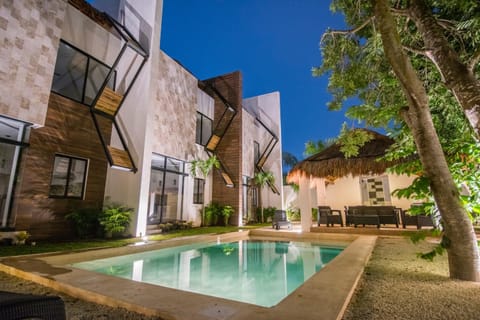 Swimming pool