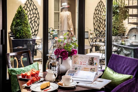 Patio, Food, Buffet breakfast, Alcoholic drinks, Non alcoholic drinks