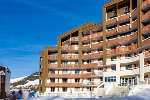 Property building, Day, Natural landscape, Mountain view
