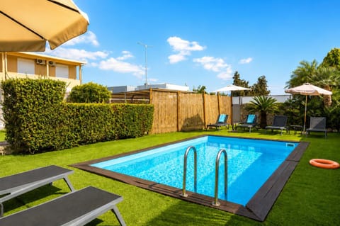 Patio, Day, Garden, Pool view, Swimming pool, Swimming pool, sunbed, towels