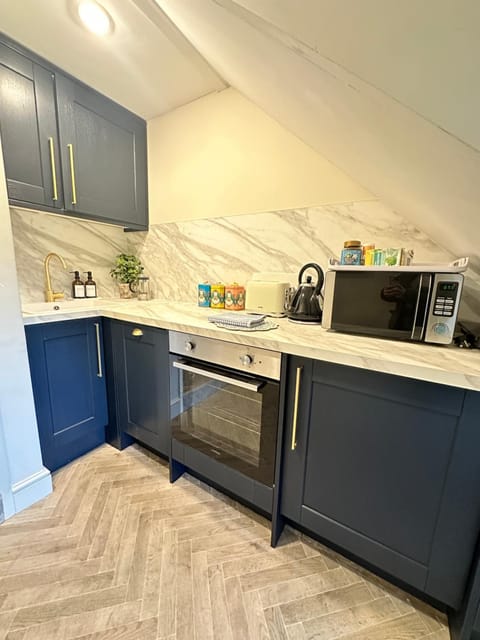 Kitchen or kitchenette, kitchen, kitchen