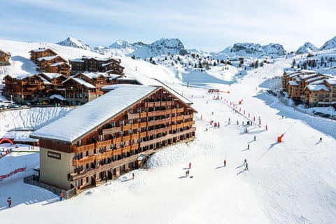 Day, People, Natural landscape, Winter, Skiing, group of guests