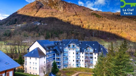Property building, Nearby landmark, Spring, Day, Natural landscape, Mountain view
