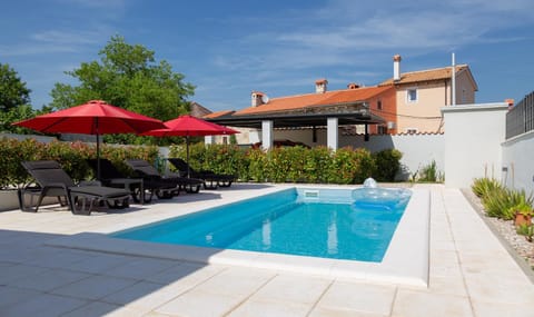 Day, Pool view, Swimming pool, Time of day, Inner courtyard view, sunbed