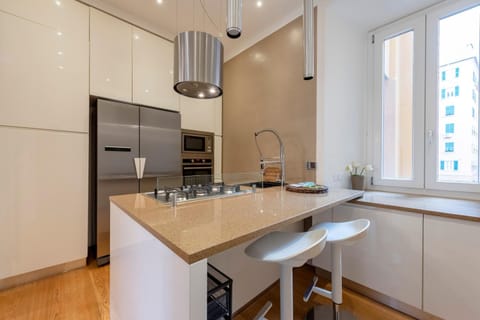 Kitchen or kitchenette, Dining area, minibar, oven, pet friendly, stove