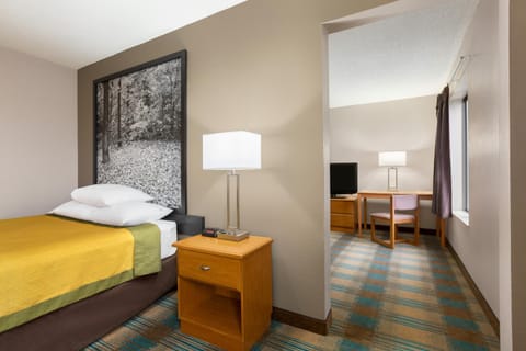 Bed, TV and multimedia, Bedroom, hair dresser