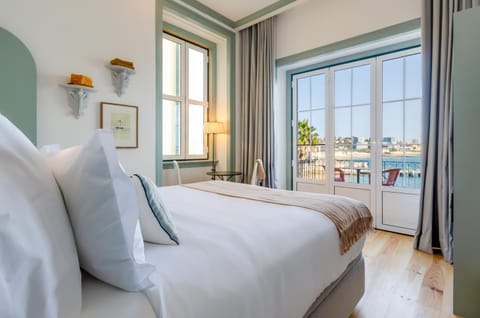 Bed, View (from property/room), Photo of the whole room, Bedroom