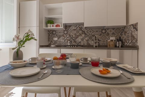 Food and drinks, Dining area, Food, Breakfast