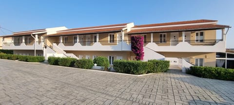 Property building, Facade/entrance, Day