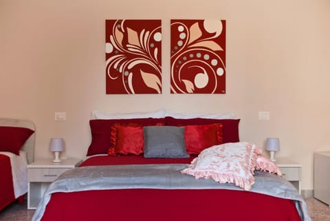 Bed, Day, Summer, Photo of the whole room, Bedroom
