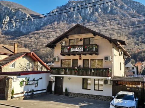 Property building, Day, Mountain view, Parking