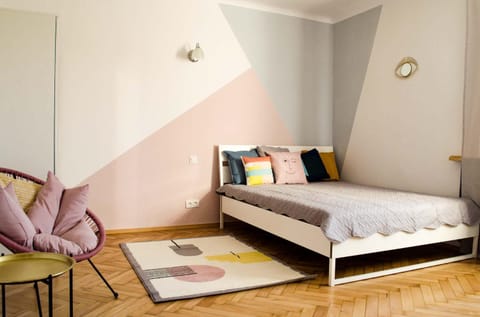 Bed, Seating area, Bedroom