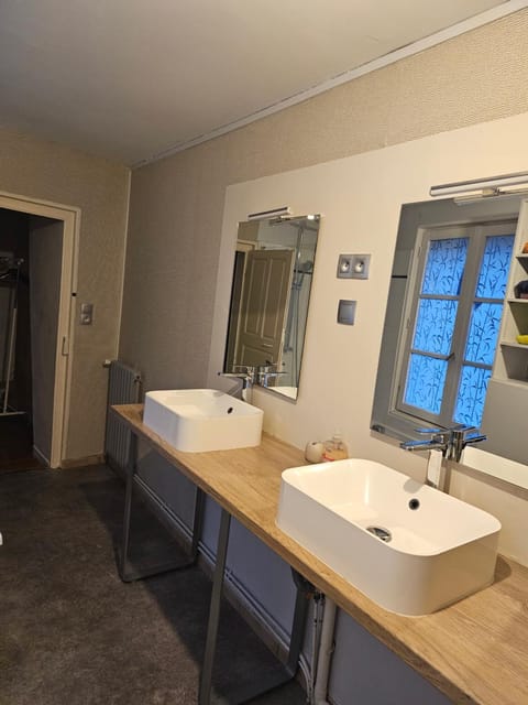 MAIRIE -APPT 75M2 -3 CHBRES - bail mobilité ou étudiant Apartment in Rennes