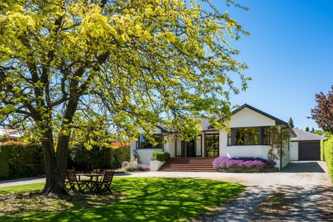 Property building, Spring, Day, Natural landscape, Garden, Garden view