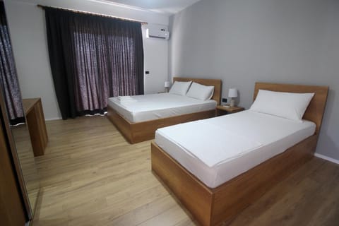 Bed, Bathroom, Balcony/Terrace, Seating area, Bedroom, City view, Quiet street view