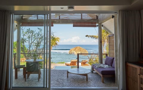 Natural landscape, View (from property/room), Balcony/Terrace, Seating area, Dining area, Sea view