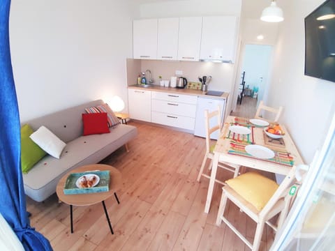 Kitchen or kitchenette, Living room, Seating area, Dining area, Communal kitchen