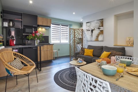 Centre ville à pied Appt avec SAUNA, Linge, Wifi, Stationnement Gratuit Apartment in Vannes