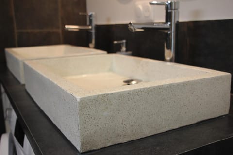 Centre ville à pied Appt avec SAUNA, Linge, Wifi, Stationnement Gratuit Apartment in Vannes