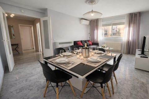 Seating area, Dining area