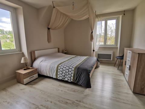 Bed, Photo of the whole room