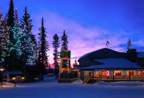 Property building, Facade/entrance, Winter, Sunrise