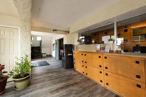 Regency Inn & Suites Inn in East Nashville