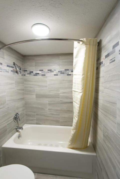 Regency Inn & Suites Inn in East Nashville