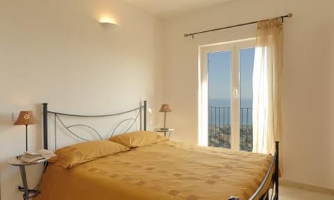 Bed, Photo of the whole room, Bedroom, Sea view