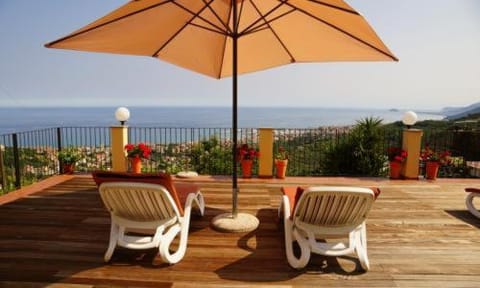 Property building, Solarium, Balcony/Terrace, Balcony/Terrace, Sea view