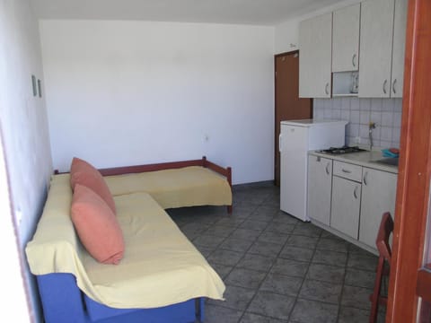 Bed, Kitchen or kitchenette, Living room, Dining area