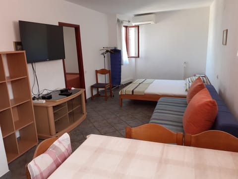 Bed, Living room, Seating area