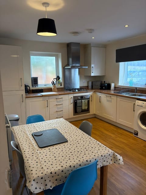 Dining area, kitchen