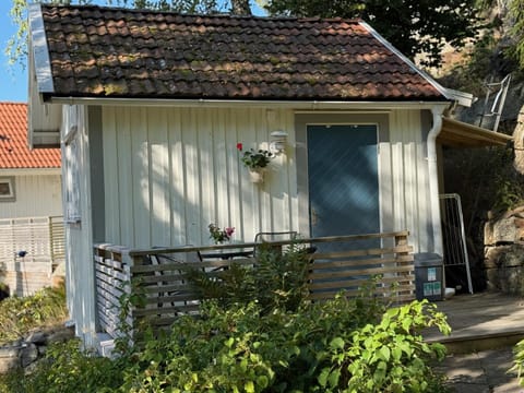 Property building, Patio, Garden view, internet