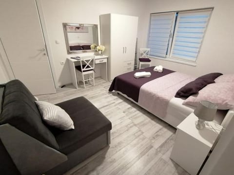 Photo of the whole room, Bedroom