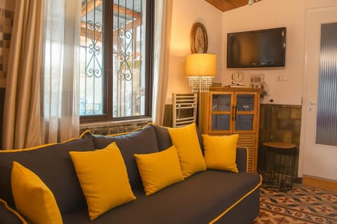 Urban Seaside Oasis - Adriana's Garden Paradise House in Messenia