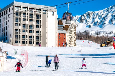Property building, Facade/entrance, Skiing, Skiing