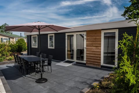 Patio, Facade/entrance