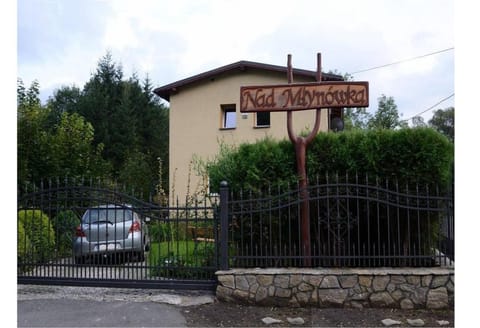 Property building, Facade/entrance, Property logo or sign