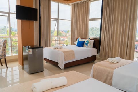 Bed, TV and multimedia, Photo of the whole room, Bedroom, towels