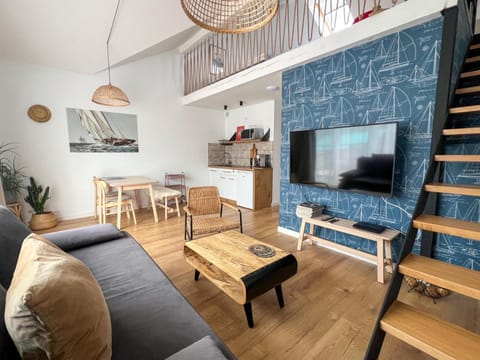 Communal lounge/ TV room, Kitchen or kitchenette, Living room, Seating area