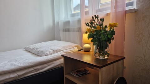 Bed, Other, Other, Other, Photo of the whole room, Decorative detail, Decorative detail, Bedroom