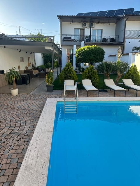 Property building, Patio, Day, Garden, Swimming pool, sunbed