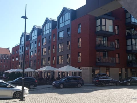 Property building, Restaurant/places to eat