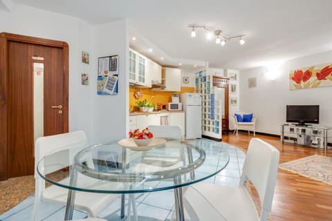 Dining area, kitchen