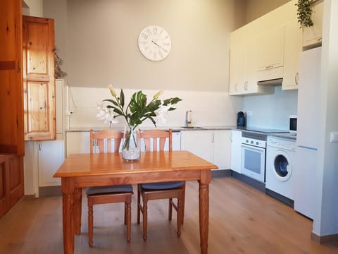 Dining area, Dining area, Food, dishwasher, pet friendly, stove, washing machine