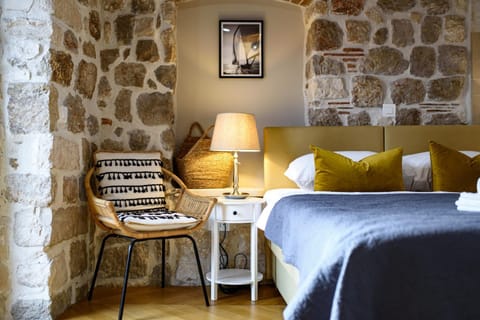 Bed, Living room, Seating area, Bedroom